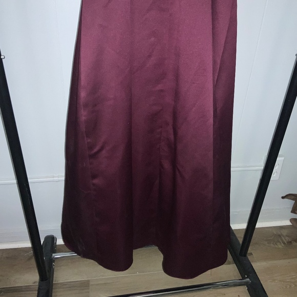 David’s Bridal burgundy satin formal prom dress 12 ruched waist boning crinoline - Picture 5 of 7